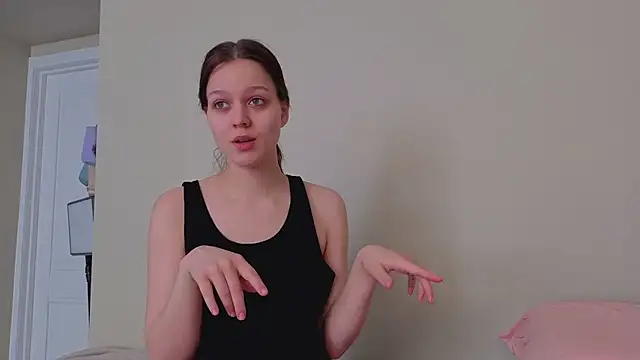 Addelin Moon online show from 04.18.26