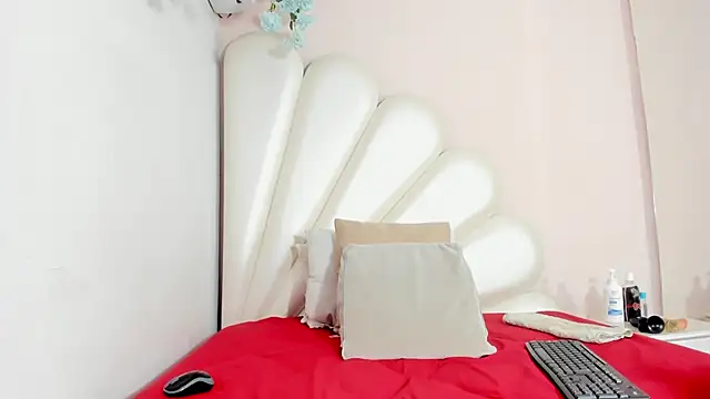 Lorena Hawkins online show from 01.30.25