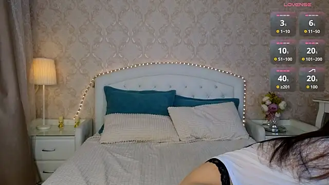 Kaia Sunshine Mia online show from 10.20.25