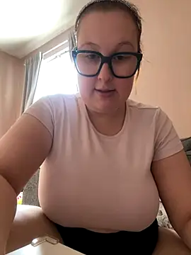 Snapshot of Misssmilf chatting on 11.20.25 Misssmilf online show from 11.20.25