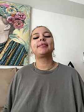 Snapshot of AllysonK chatting on 07.19.26 AllysonK online show from 07.19.26