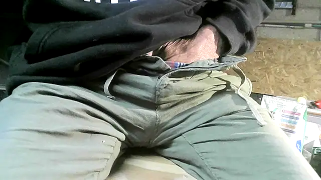 Snapshot of ewuich1 chatting on 11.20.25 ewuich1 online show from 11.20.25