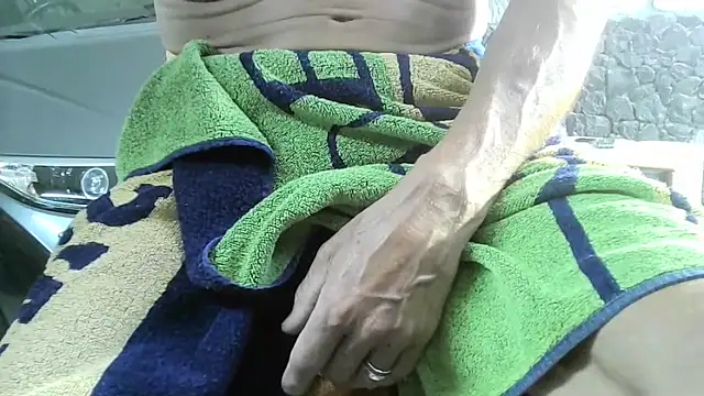 Snapshot of ewuich1 chatting on 04.16.26 ewuich1 online show from 04.16.26