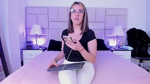 IsisLoveyes  online show from 02.05.26