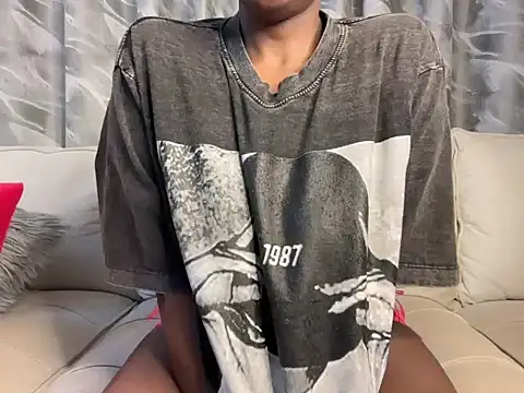 Snapshot of Chocolate_queen2 chatting on 12.05.25 Chocolate queen2 online show from 12.05.25