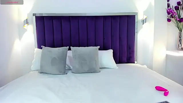 Snapshot of LindsyCater chatting on 01.10.25 LindsyCater online show from 01.10.25