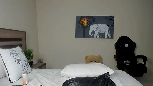 Snapshot of Renee-18 chatting on 03.07.25 Renee-18 online show from 03.07.25