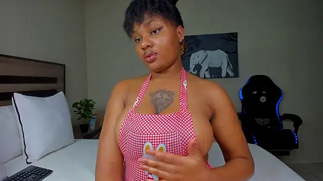 Snapshot of Renee-18 chatting on 11.02.25 Renee-18 online show from 11.02.25