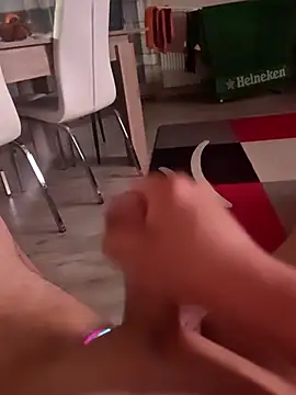 Szeltolo001 online show from 04.12.26