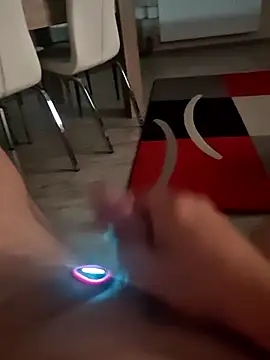 Szeltolo001 online show from 04.18.26