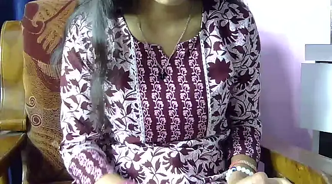 momo lov online show from 01.08.25