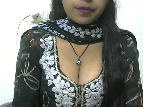 momo lov online show from 10.08.25