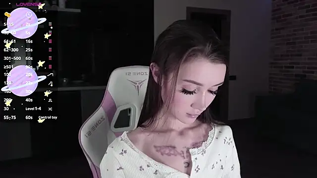 Snapshot of sweetiebones chatting on 02.10.25 sweetiebones online show from 02.10.25