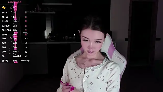 Snapshot of sweetiebones chatting on 02.25.25 sweetiebones online show from 02.25.25