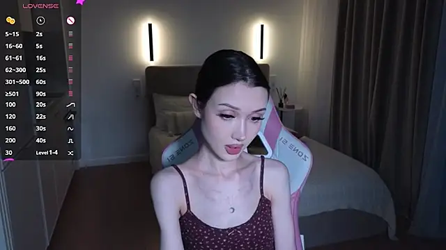 Snapshot of sweetiebones chatting on 11.30.25 sweetiebones online show from 11.30.25