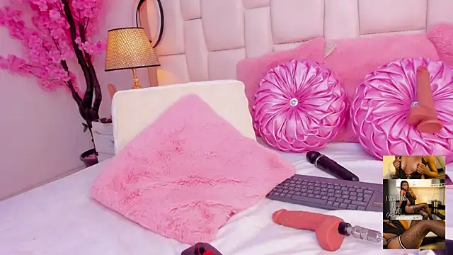 Snapshot of CahitlinBell chatting on 03.22.25 CahitlinBell online show from 03.22.25