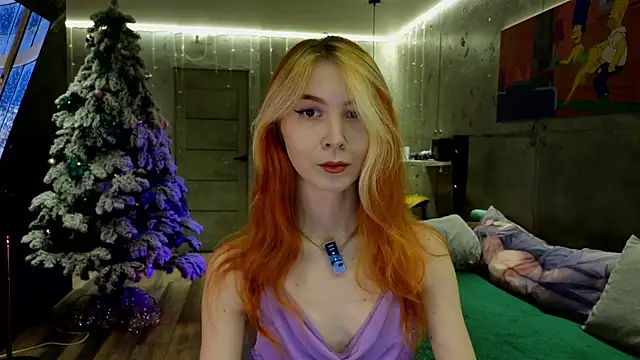 Snapshot of izi-fox chatting on 12.25.24 izi-fox online show from 12.25.24