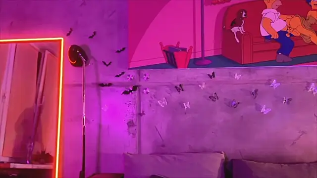 Snapshot of izi-fox chatting on 02.14.25 izi-fox online show from 02.14.25