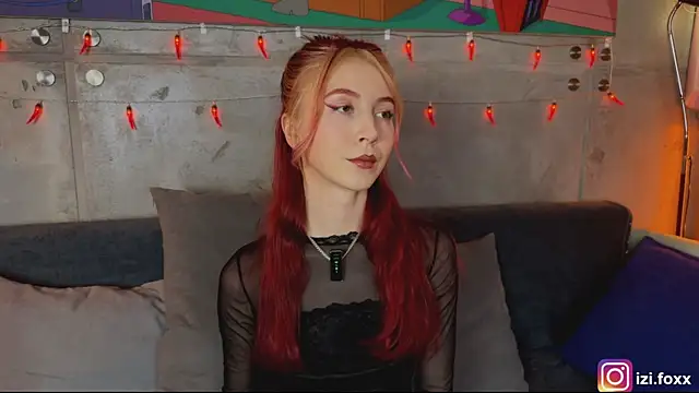 Snapshot of izi-fox chatting on 11.27.25 izi-fox online show from 11.27.25