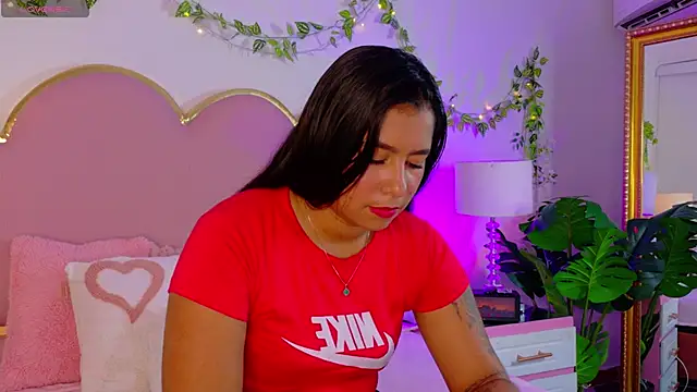 Snapshot of EmmaCrush chatting on 12.05.25 EmmaCrush online show from 12.05.25