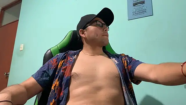 Snapshot of Allen_ibe chatting on 01.04.25 Allen ibe online show from 01.04.25