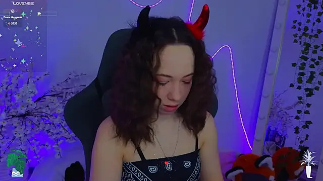 Snapshot of Hayle_Hill chatting on 02.23.26 Hayle Hill online show from 02.23.26