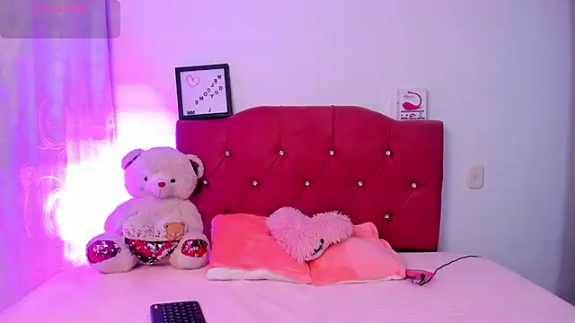 LucianaTomson online show from 10.08.25