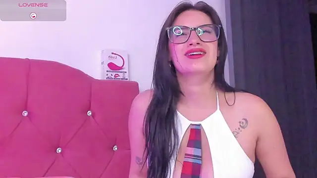 LucianaTomson online show from 12.21.25