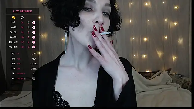 Snapshot of TinaWince chatting on 12.28.24 TinaWince online show from 12.28.24