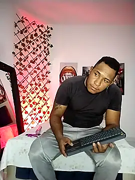 Snapshot of ARTHUR_MINI chatting on 12.20.25 ARTHUR MINI online show from 12.20.25