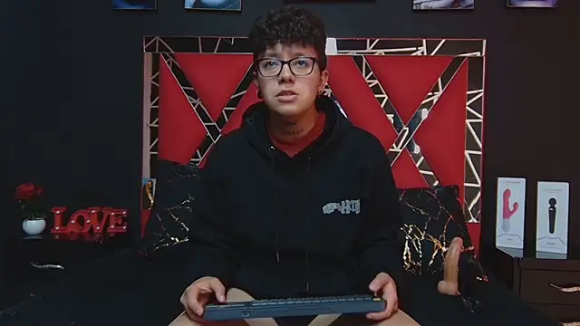 Snapshot of alex_noa chatting on 03.07.25 alex noa online show from 03.07.25