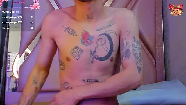 Snapshot of kendalltaylorr chatting on 12.31.24 kendalltaylorr online show from 12.31.24