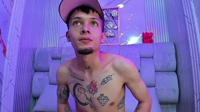 Snapshot of kendalltaylorr chatting on 02.22.25 kendalltaylorr online show from 02.22.25