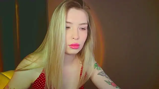 Snapshot of mia_raspberrie chatting on 12.03.24 mia raspberrie online show from 12.03.24