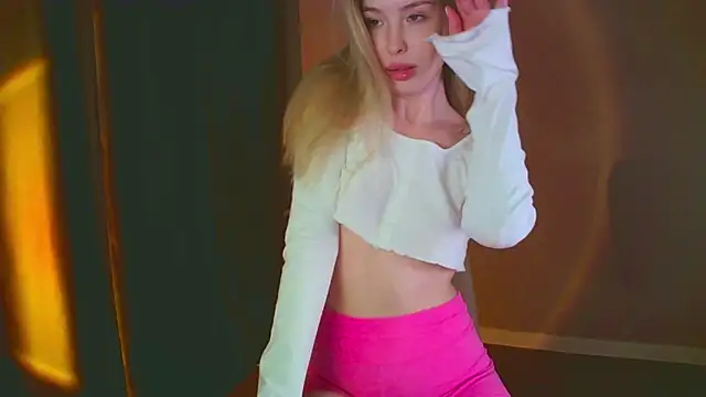 Snapshot of mia_raspberrie chatting on 12.14.24 mia raspberrie online show from 12.14.24