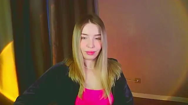 Snapshot of mia_raspberrie chatting on 01.11.25 mia raspberrie online show from 01.11.25