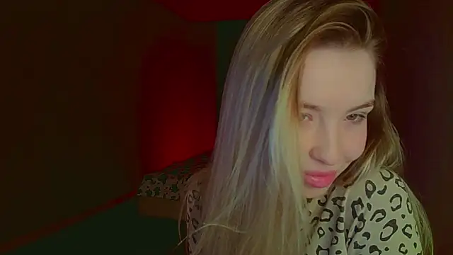 Snapshot of mia_raspberrie chatting on 03.16.25 mia raspberrie online show from 03.16.25