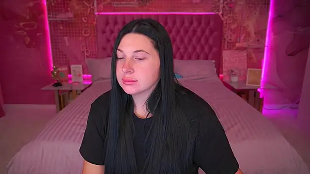 ArianaDarkk online show from 10.17.25