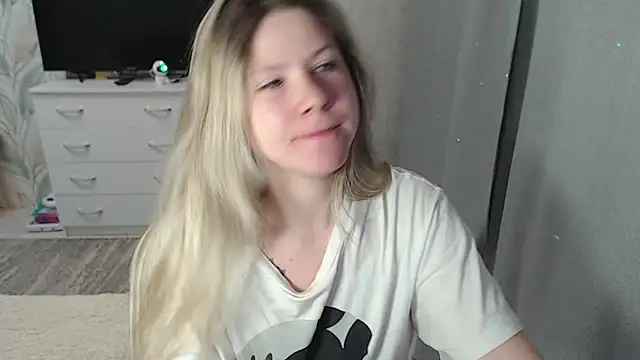 Snapshot of MelissaXKinky chatting on 02.15.25 MelissaXKinky online show from 02.15.25