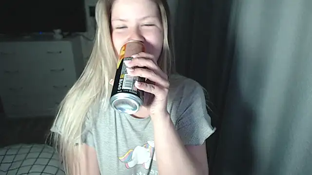 Snapshot of MelissaXKinky chatting on 03.04.25 MelissaXKinky online show from 03.04.25