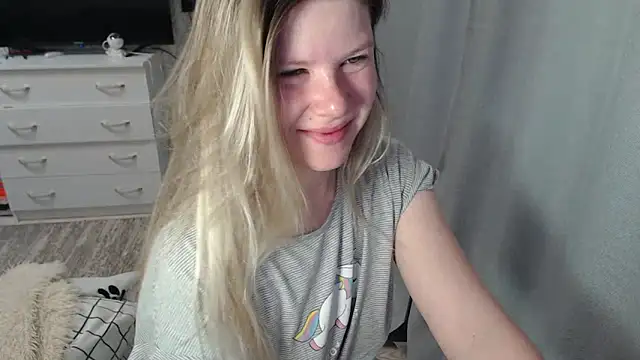 Snapshot of MelissaXKinky chatting on 03.05.25 MelissaXKinky online show from 03.05.25