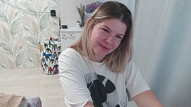 Snapshot of MelissaXKinky chatting on 09.22.25 MelissaXKinky online show from 09.22.25