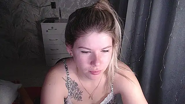 Snapshot of MelissaXKinky chatting on 11.15.25 MelissaXKinky online show from 11.15.25