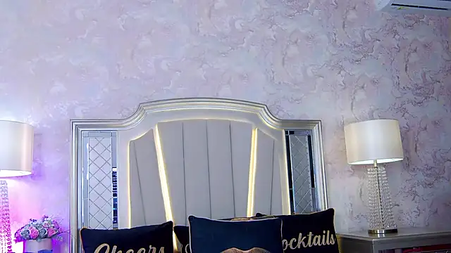 Snapshot of Issadorra chatting on 12.20.24 Issadorra online show from 12.20.24