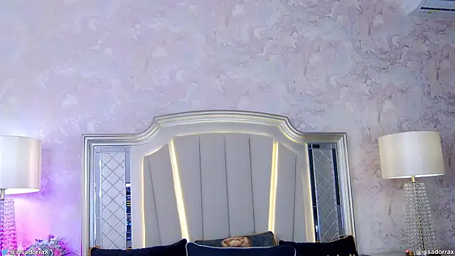 Snapshot of Issadorra chatting on 02.27.25 Issadorra online show from 02.27.25