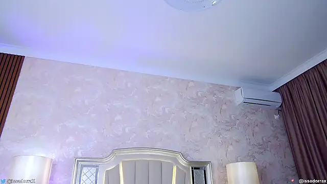 Snapshot of Issadorra chatting on 03.19.25 Issadorra online show from 03.19.25