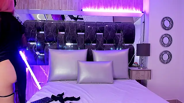 Charlotte Myers online show from 02.25.25