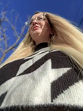 Teya moon  online show from 01.03.25