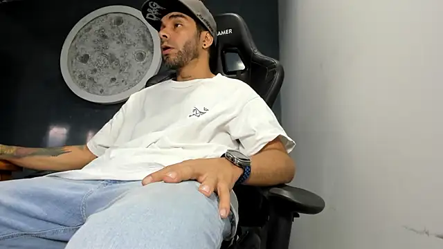 Snapshot of Bryan_Bronx chatting on 01.30.25 Bryan Bronx online show from 01.30.25