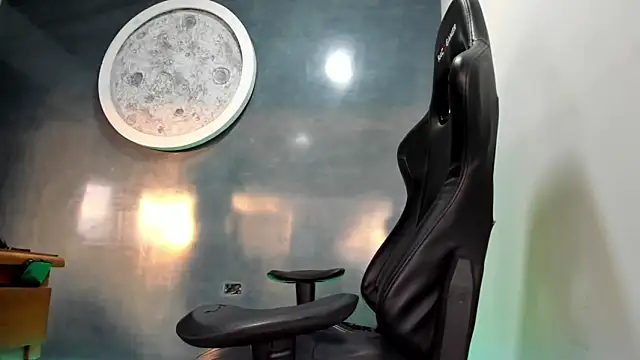 Snapshot of Bryan_Bronx chatting on 03.18.25 Bryan Bronx online show from 03.18.25